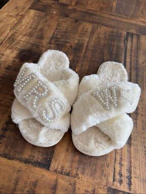 Plush Crystal-Embellished White Slide Slippers-Engagement/Wedding wear